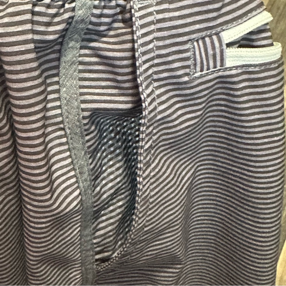 Vuori Banks striped athletic shorts Men's S gray and black running workout - Picture 9 of 11